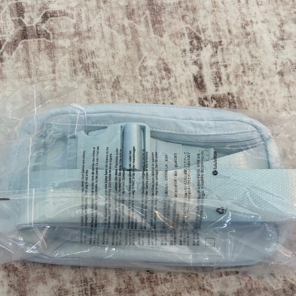 NWT lululemon Cloud Silver Everywhere Belt Bag Waist Pouch - Picture 3 of 7